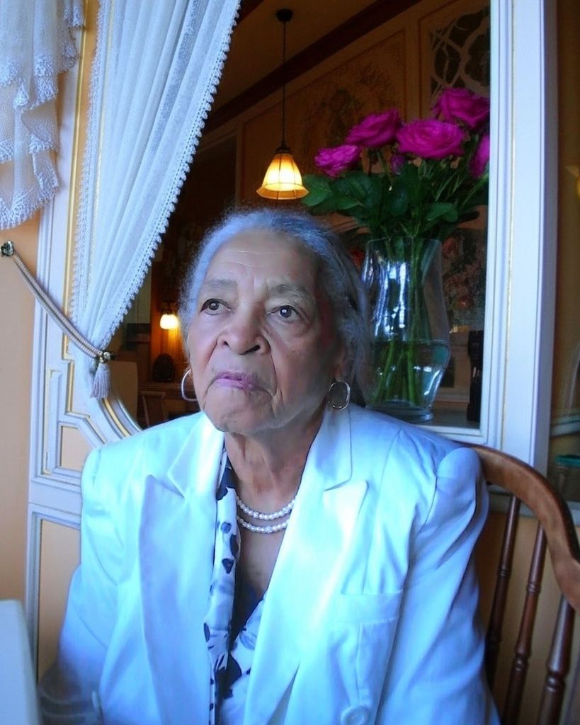 Vivian Walker Minatee