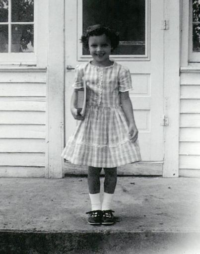 Donna Lyn Mosier photo gallery thumbnail 5 of 155