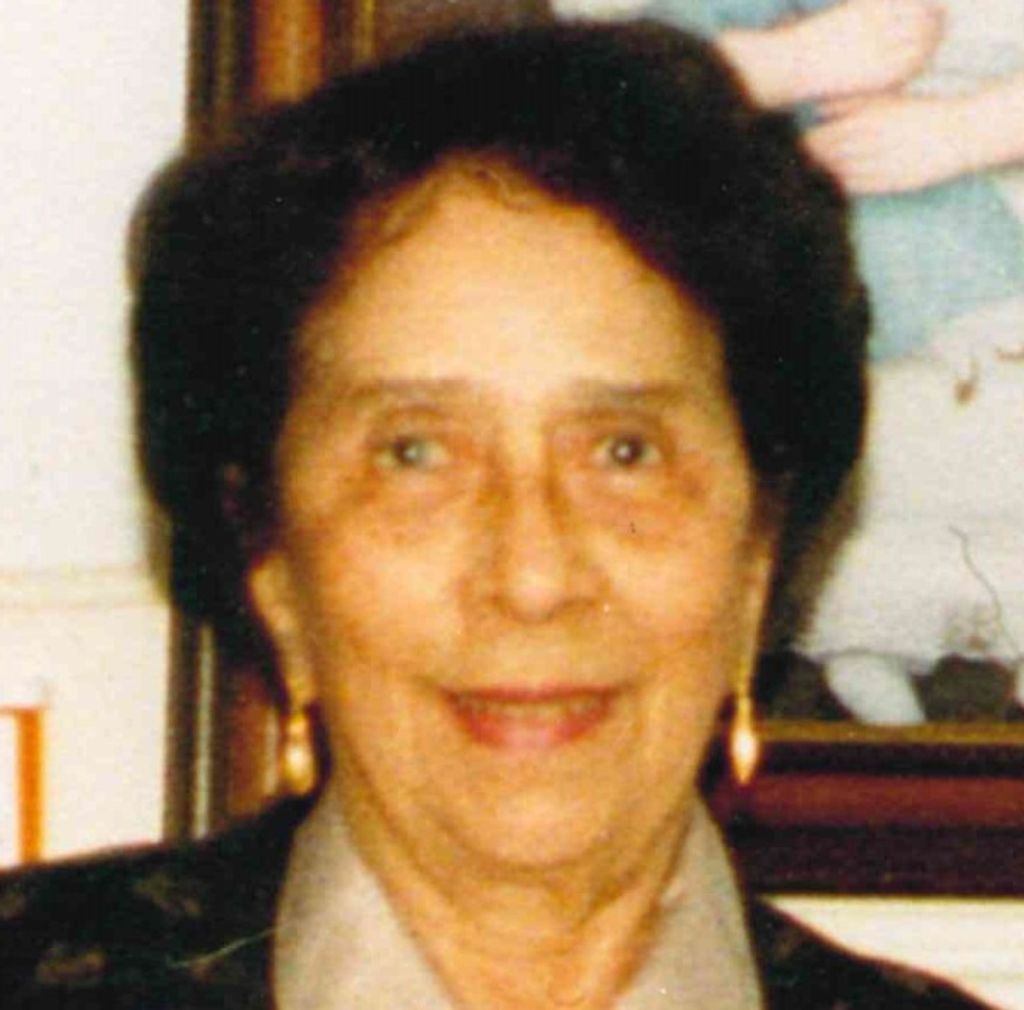 Julia (Andrade)  Avelino Profile Photo