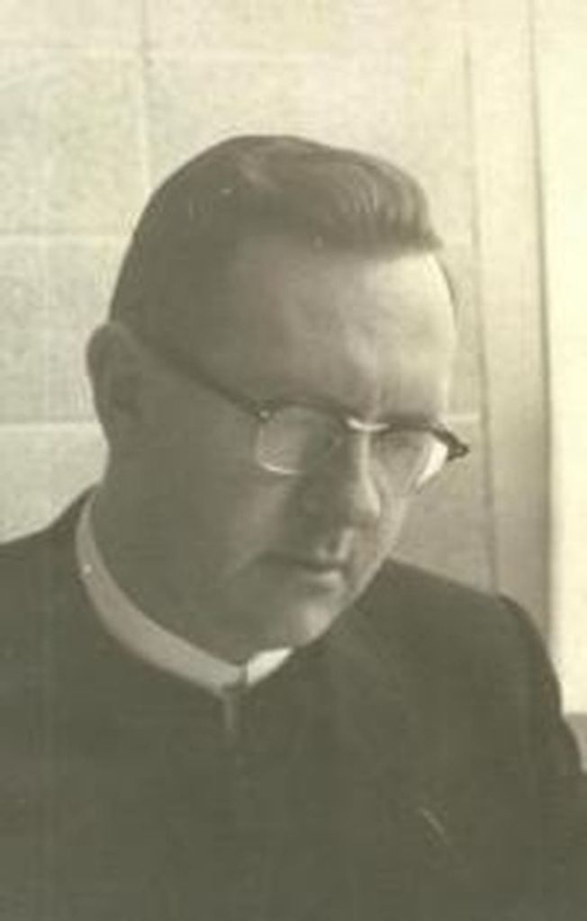 Dr Ross T. Bender