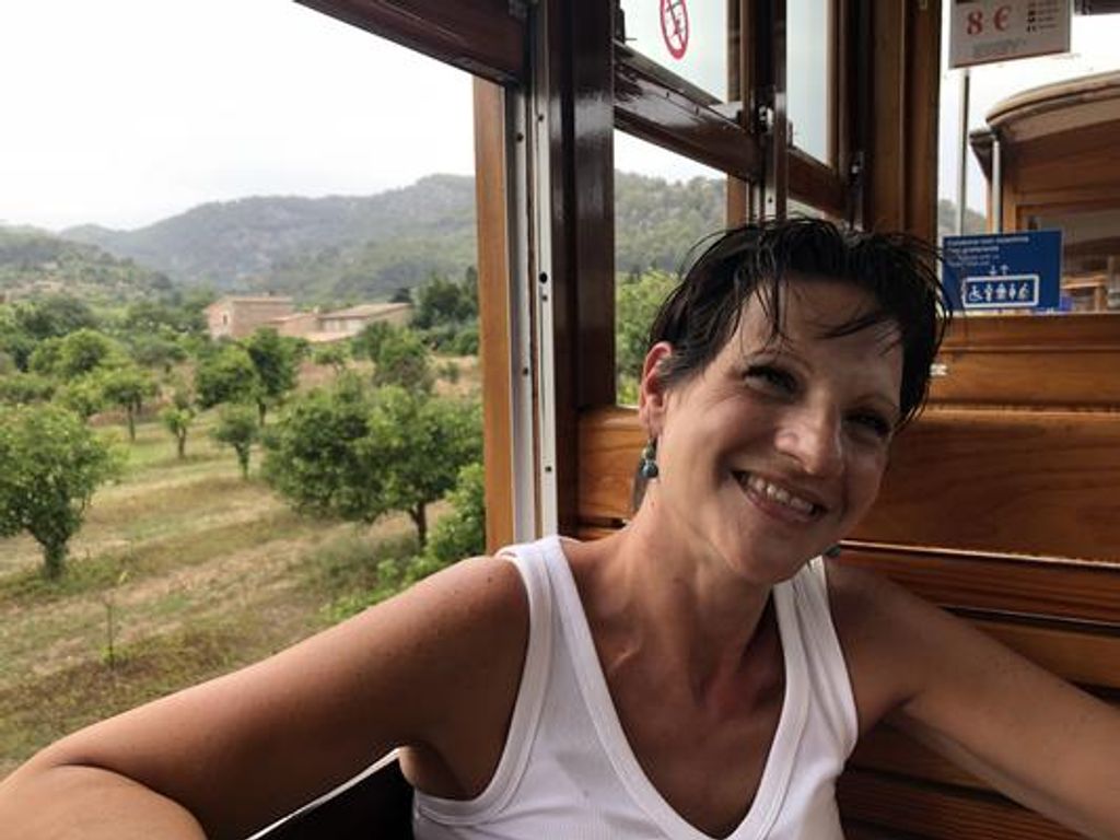 Melanie Carbone Profile Photo