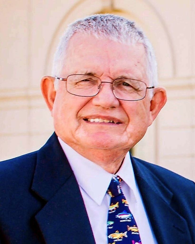 Sidney Cyrus Gold Profile Photo