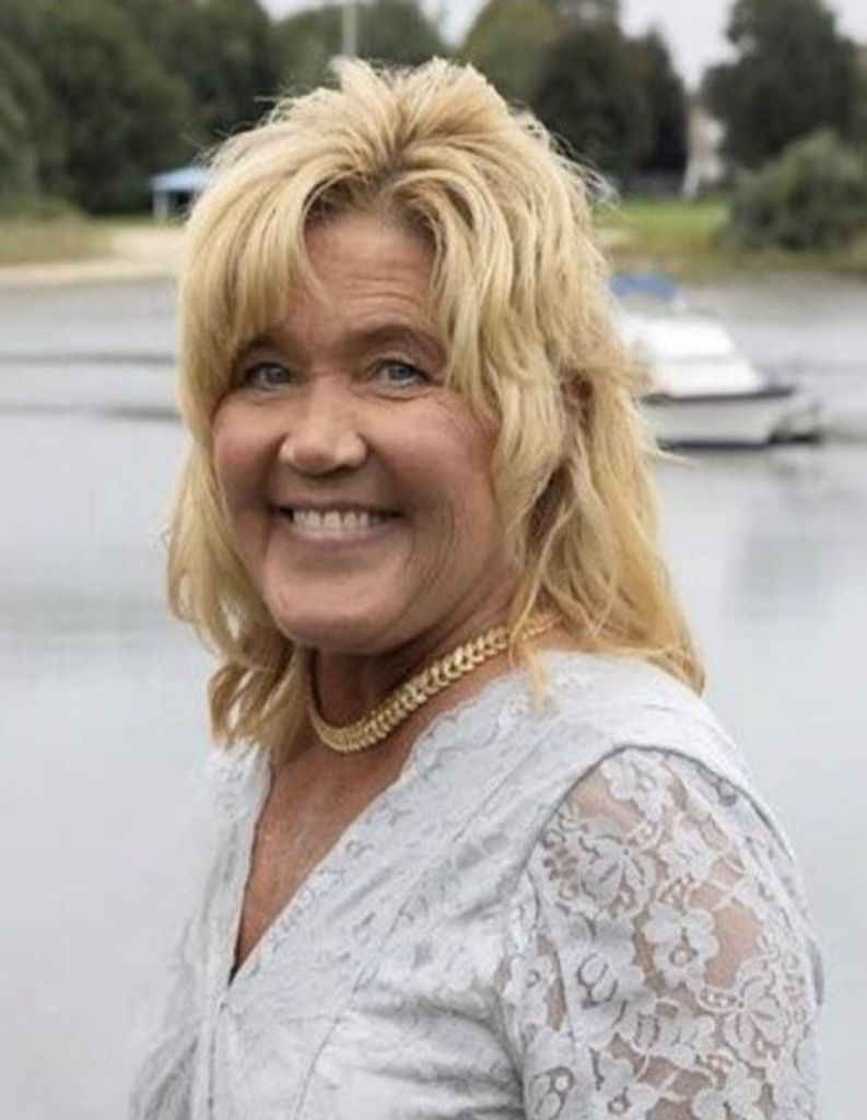 Becky Lynn (Aubin)  Center Profile Photo