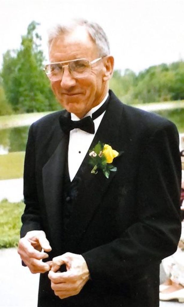 Lloyd L Schmidt