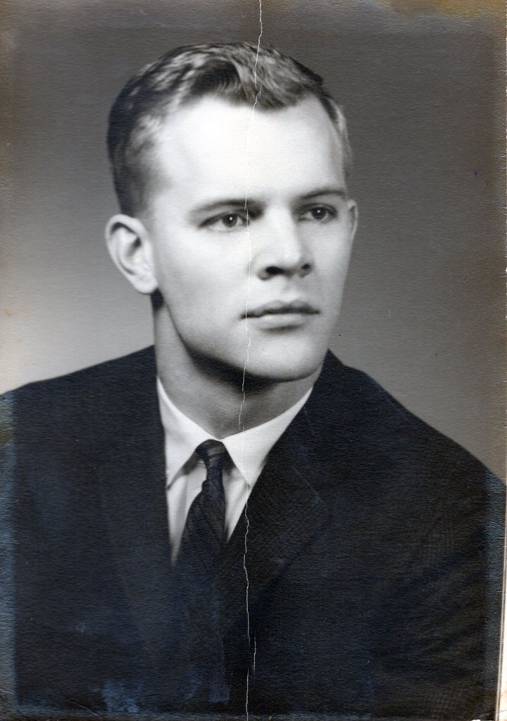 Byron R Rozelle