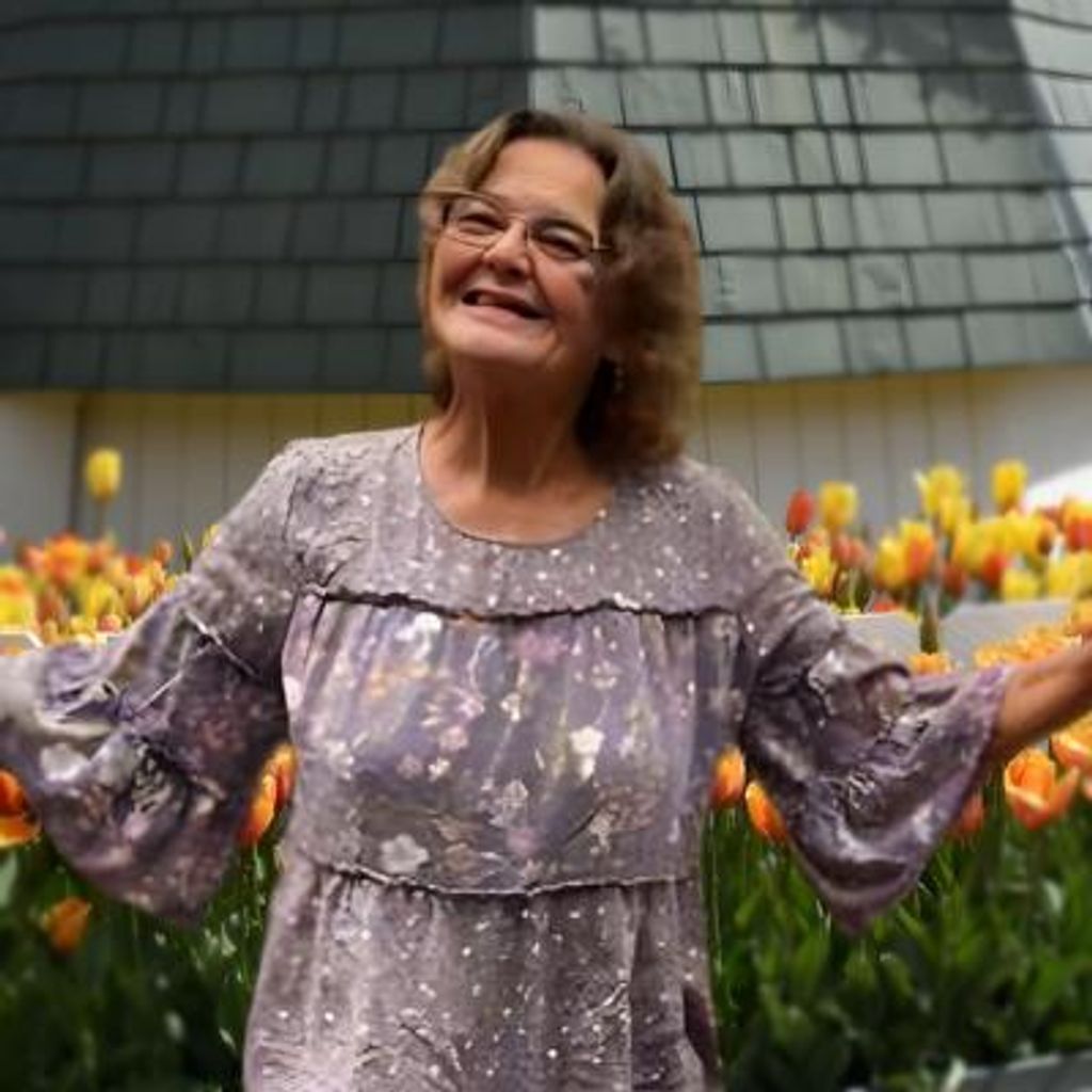 Julie Holland Profile Photo