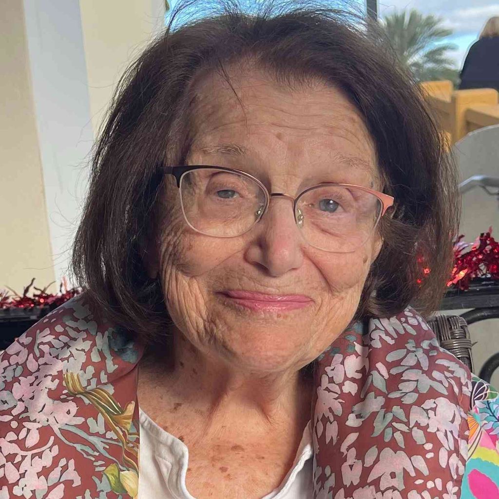 Roslyn Stelnik Profile Photo