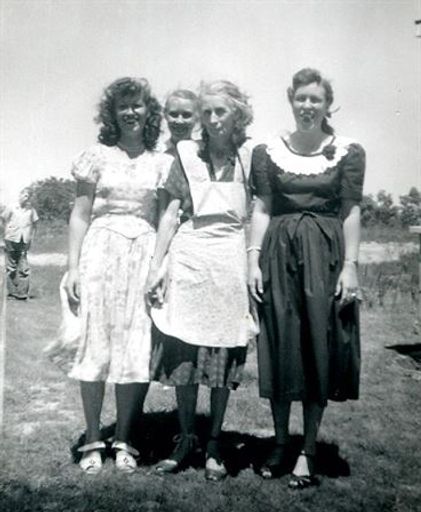Evelyn Nichols Kirk photo gallery thumbnail 18 of 39