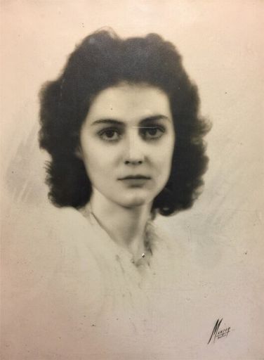 Betty Carroll photo gallery thumbnail 25 of 122