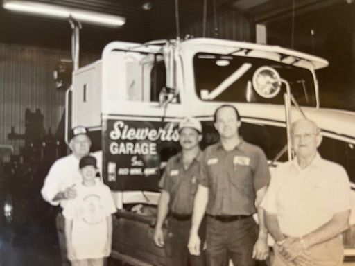 Virgil Elmer Siewert photo gallery thumbnail 29 of 202