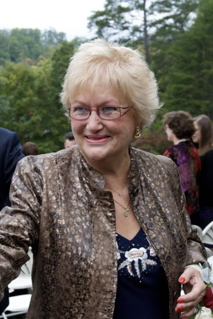 Loretta Woods, of Oak Ridge,TN