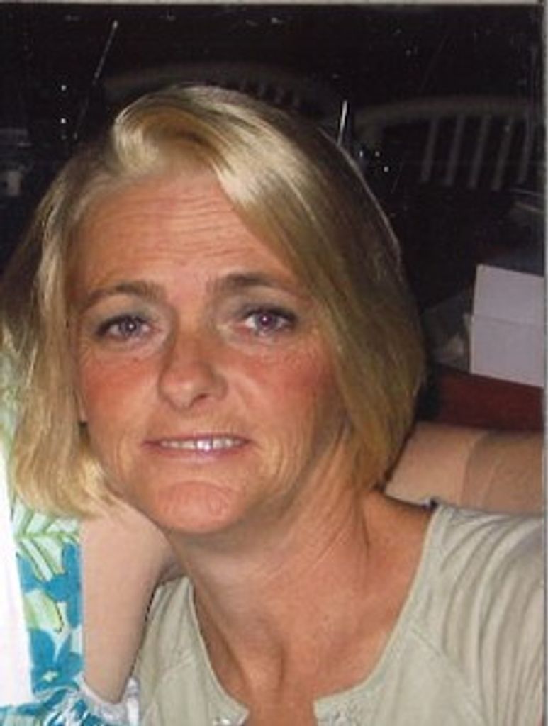Lori Anna Hunt Profile Photo