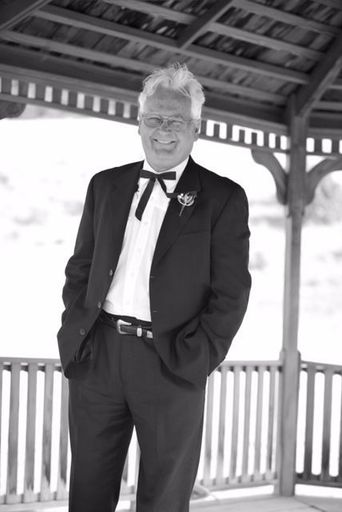 Earl J Carstensen Profile Photo