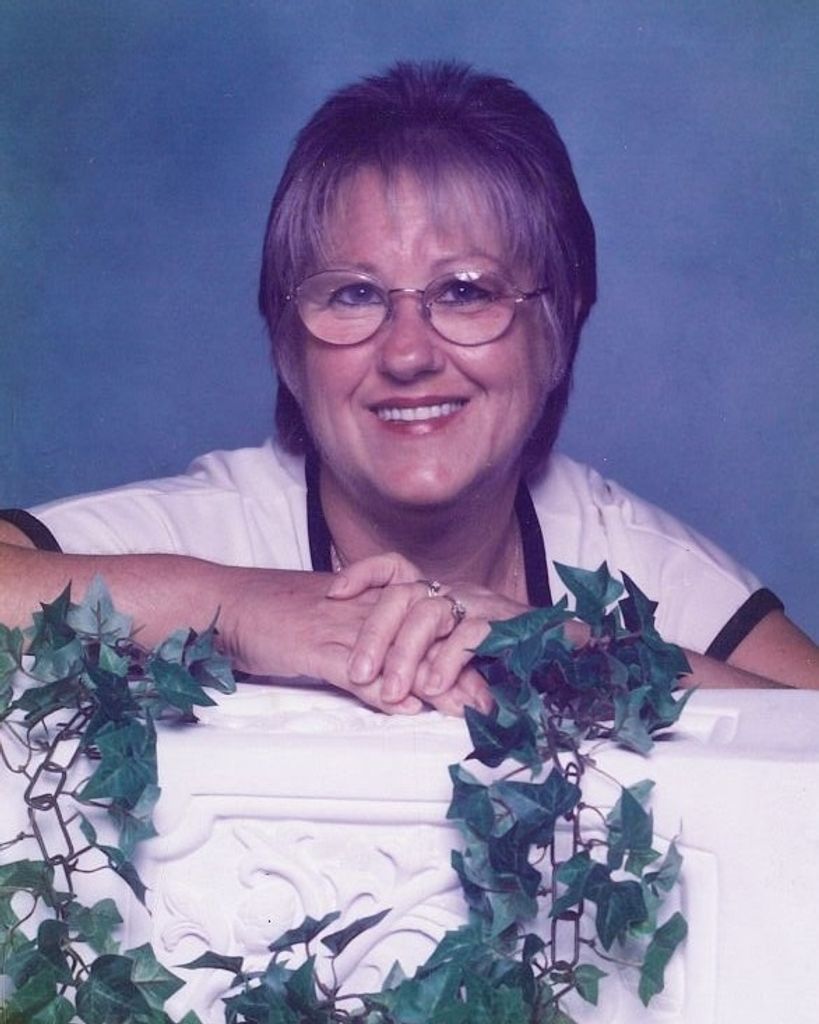 Dellas Elaine Holland Profile Photo