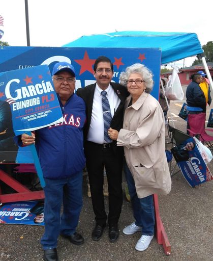 Eduardo C. Luna photo gallery thumbnail 85 of 184