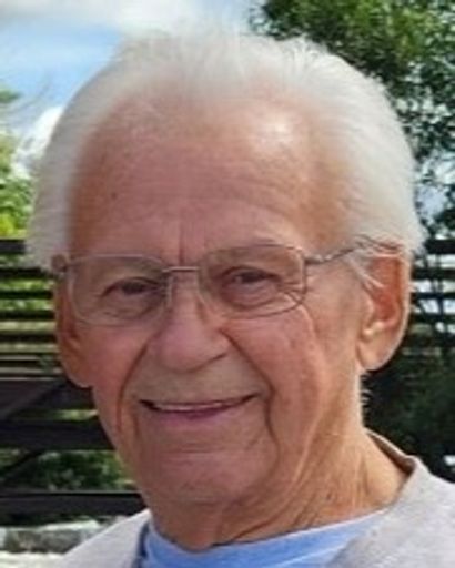 Warren Woytassek's obituary image