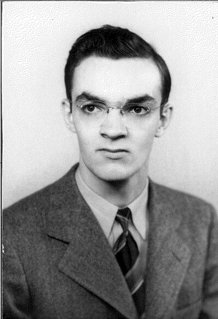 Robert Wilson Profile Photo