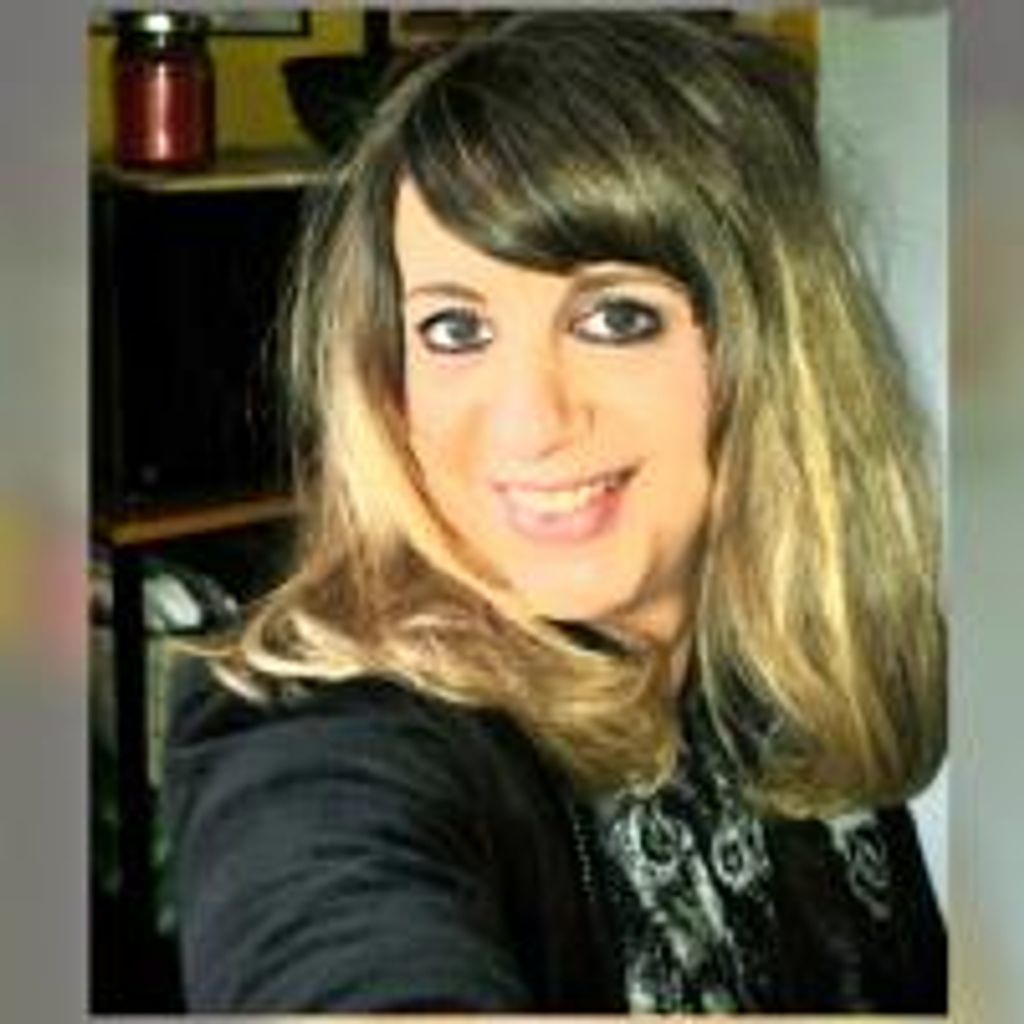 Annette  Lynne Roach