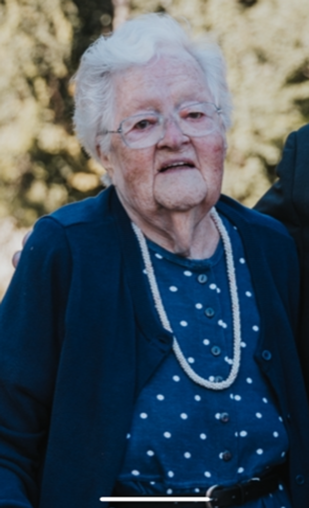 Ernestine Loura Profile Photo