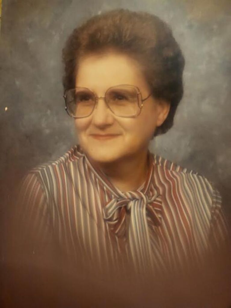 Patty Jo Fischer - Laveroni Profile Photo