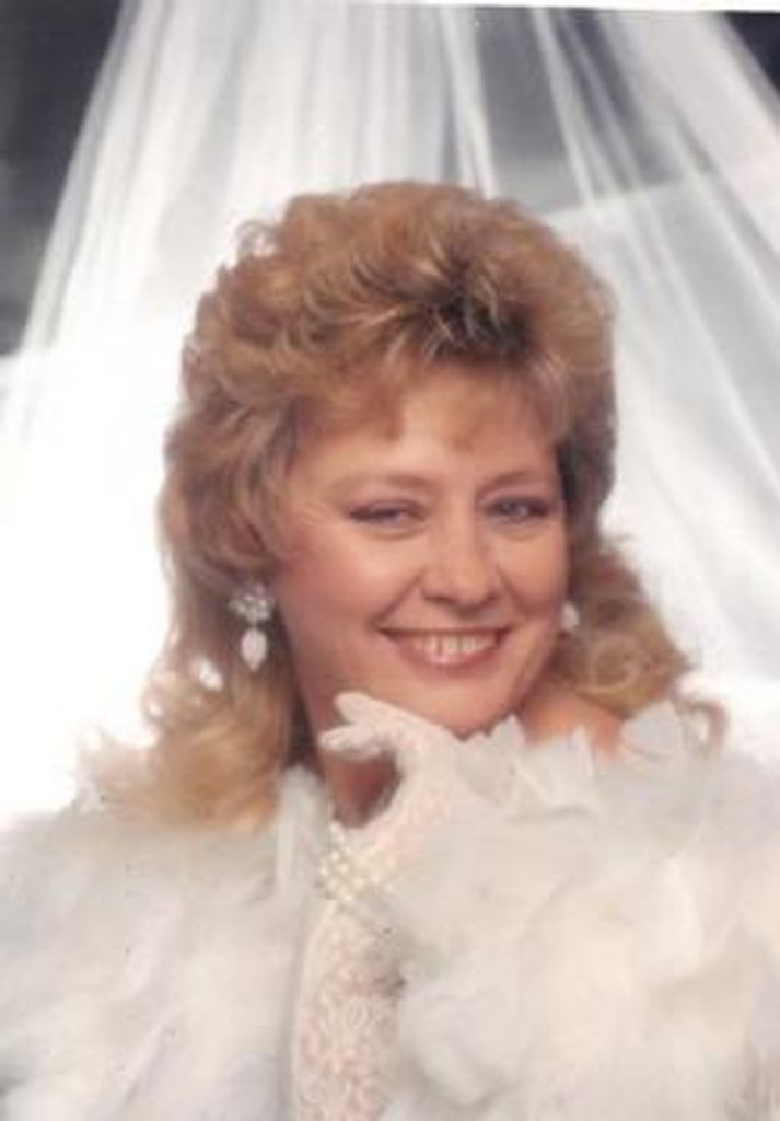 Janet Daves Profile Photo
