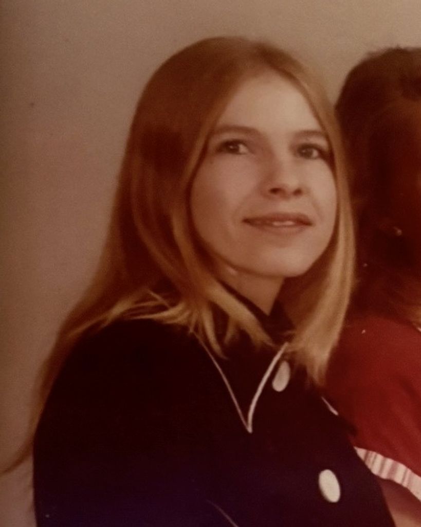 Sonja (Gradolph) Holt