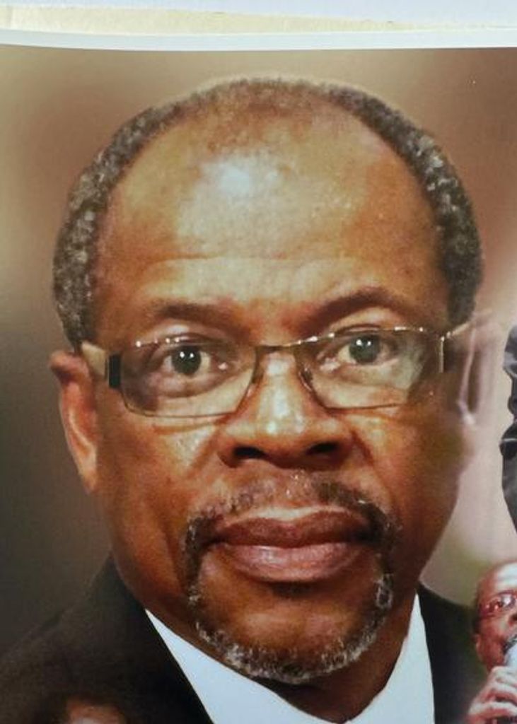 Stephen Holmes Profile Photo