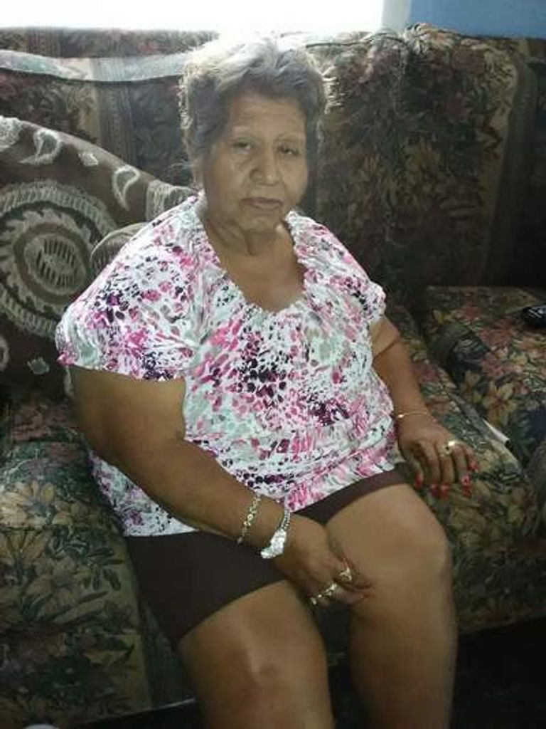 Rosa Laguna Profile Photo