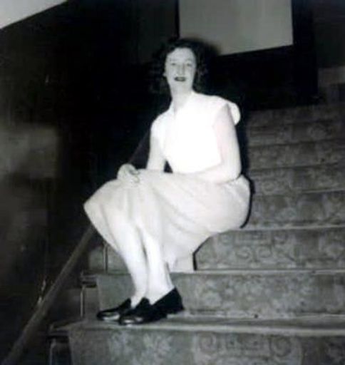 Ruth Alice Sizemore photo gallery thumbnail 13 of 50