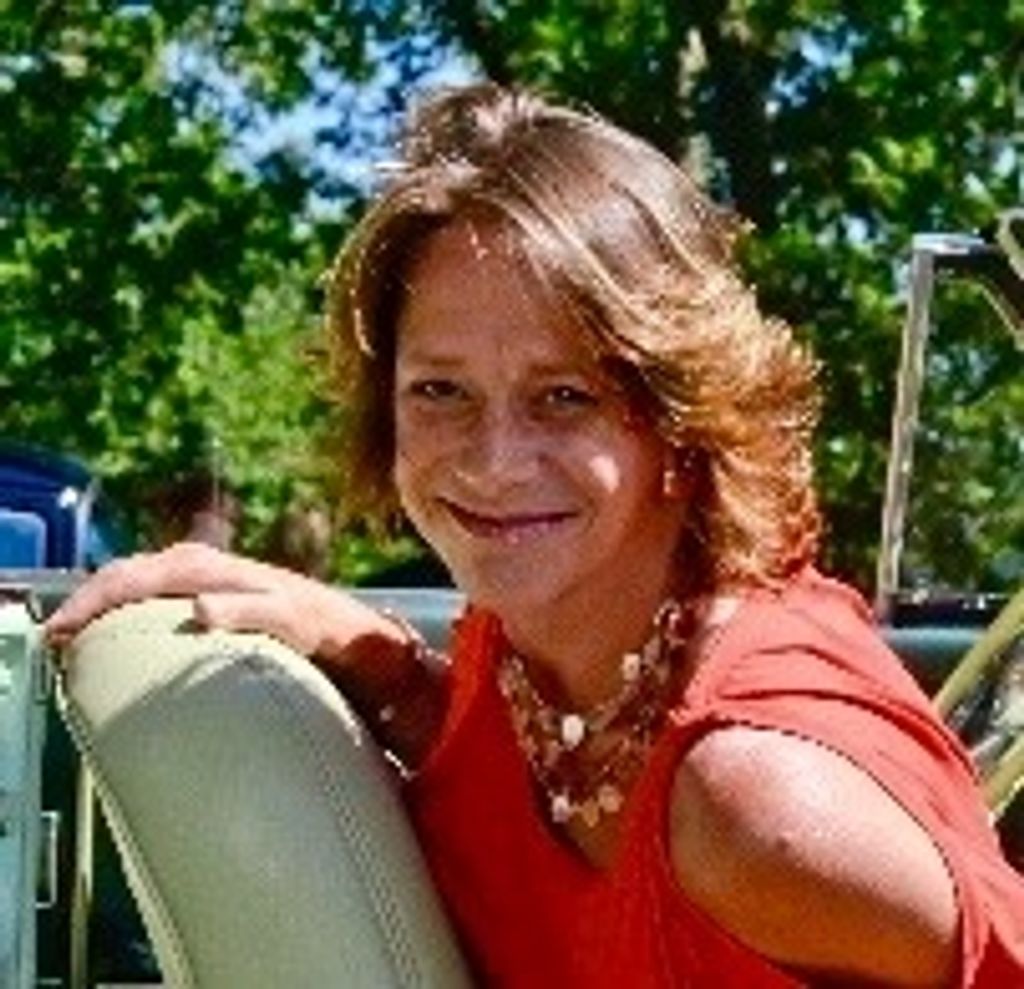 Melissa Leigh Farrelly