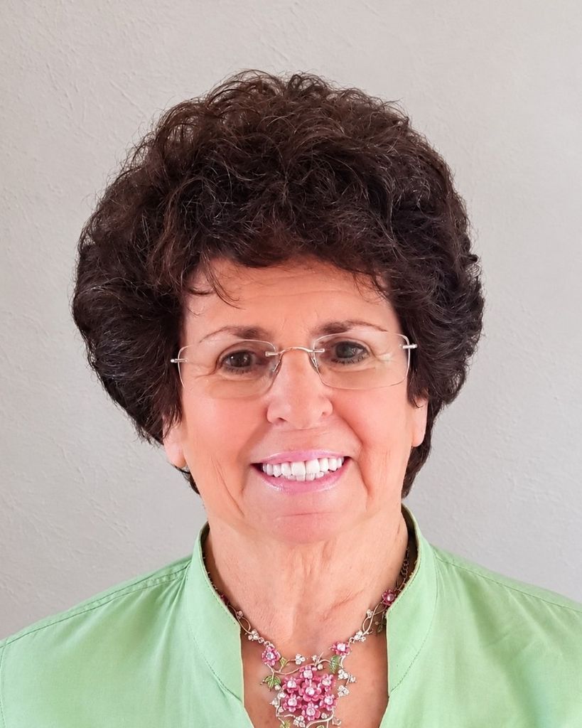 Shelly Lewis