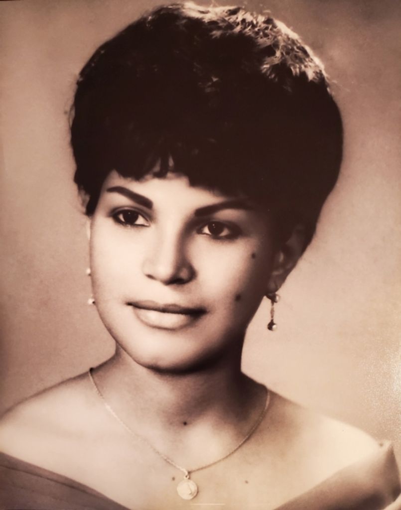 Silvia Calero De Reyes Profile Photo