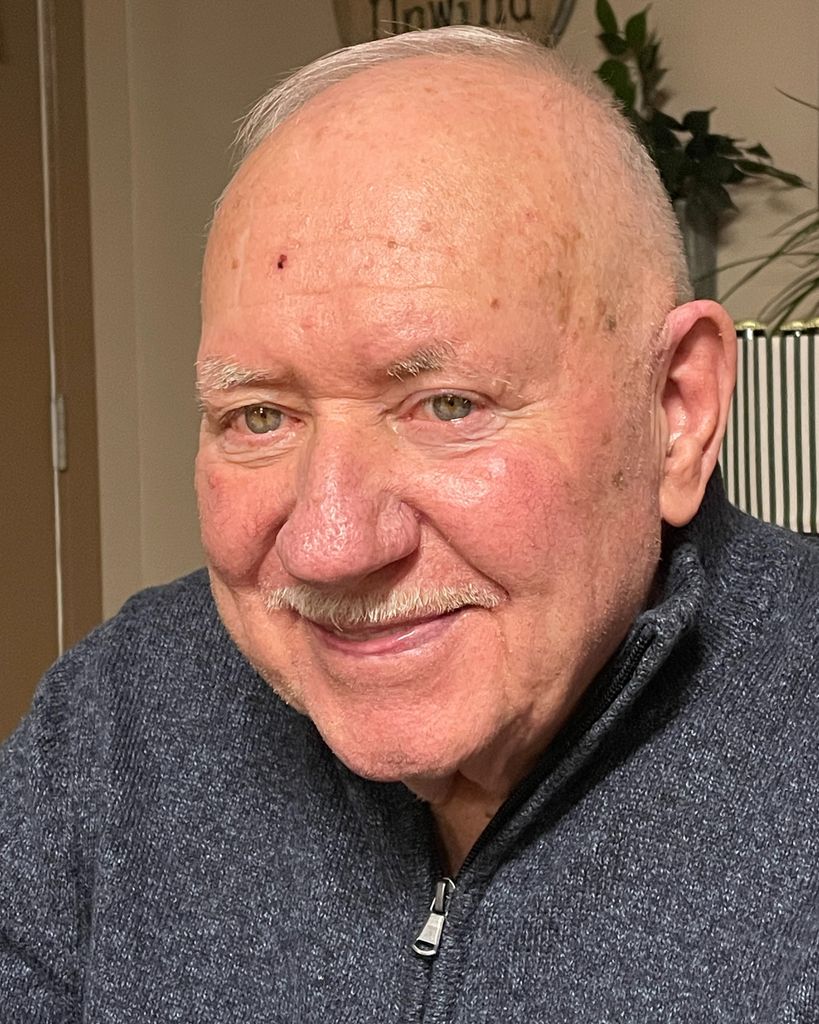 Robert "Bob" Bloomer