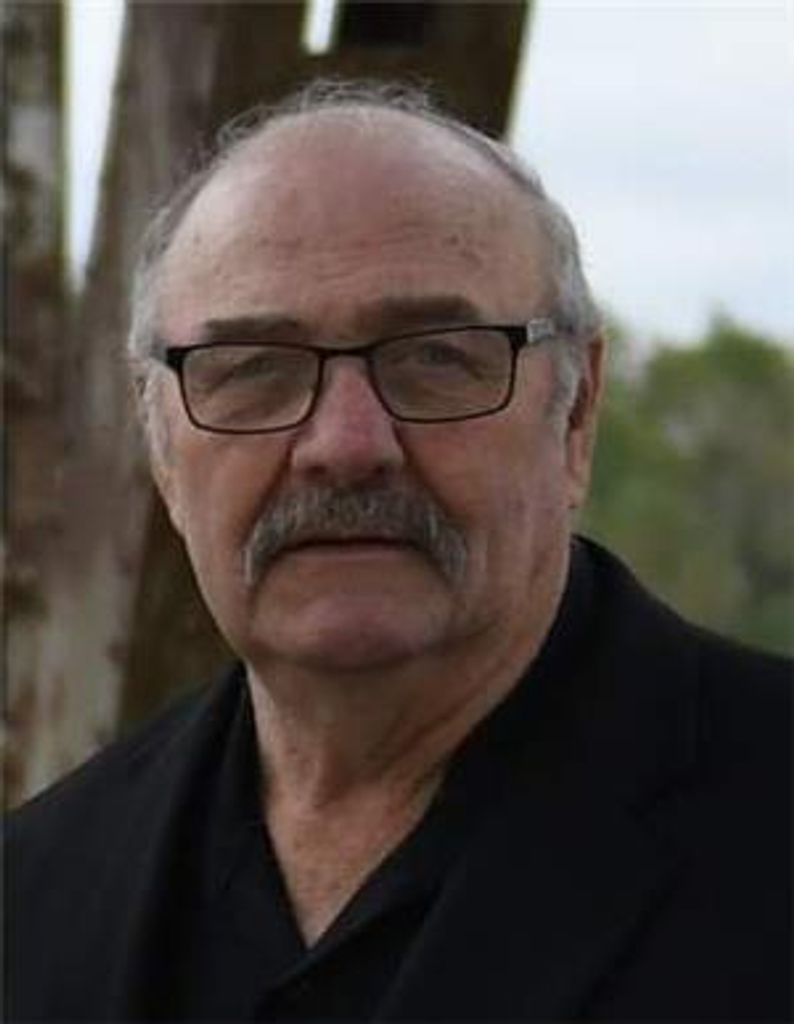 Robert Lee Dowling Profile Photo