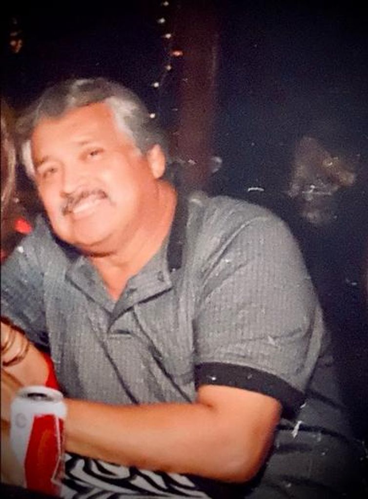 Robert Reyes Profile Photo
