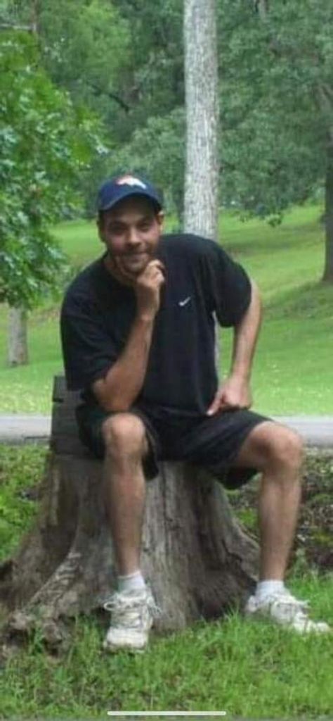 Robert Hoyle Profile Photo