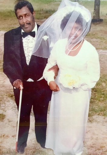Dianne Adams photo gallery thumbnail 2 of 44