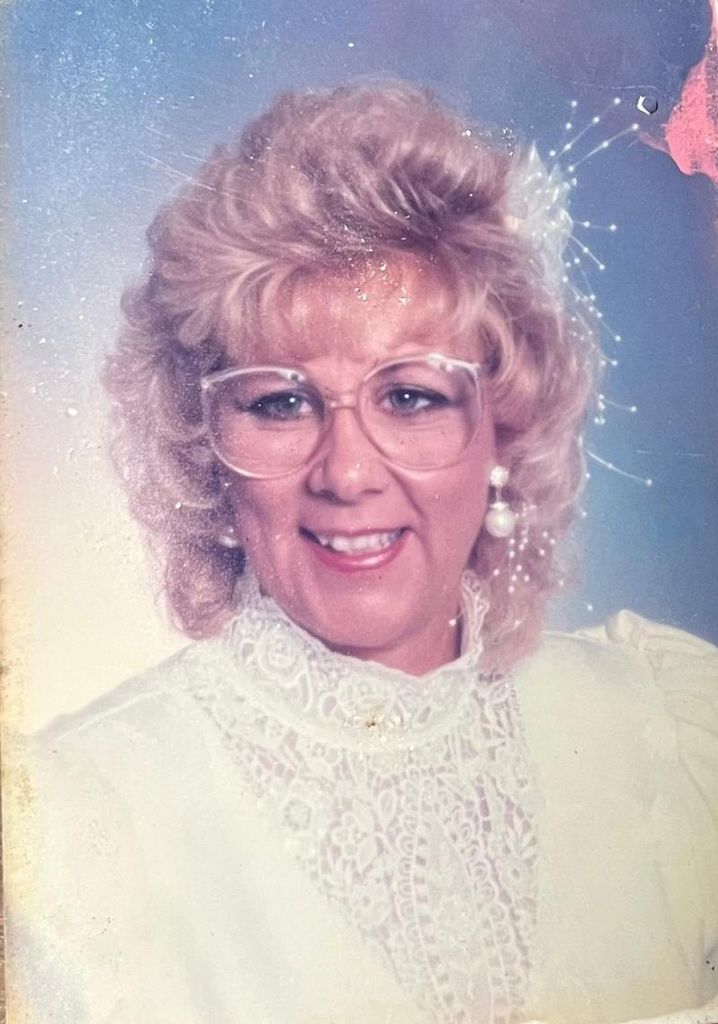 Gloria Hurst Leinart