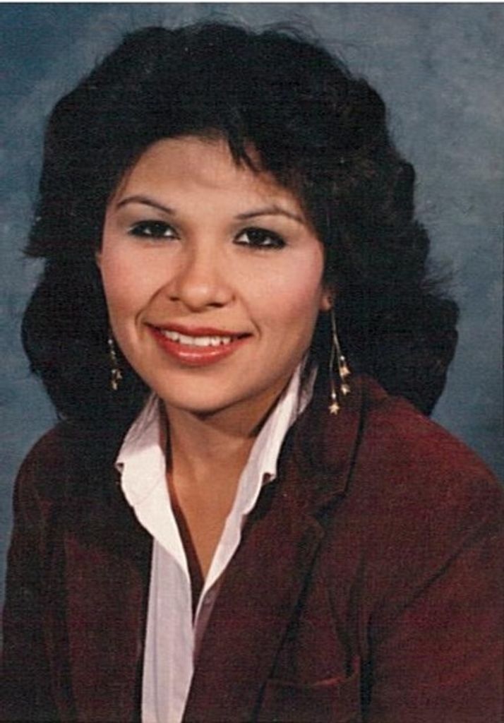Elida Ceniceros Profile Photo