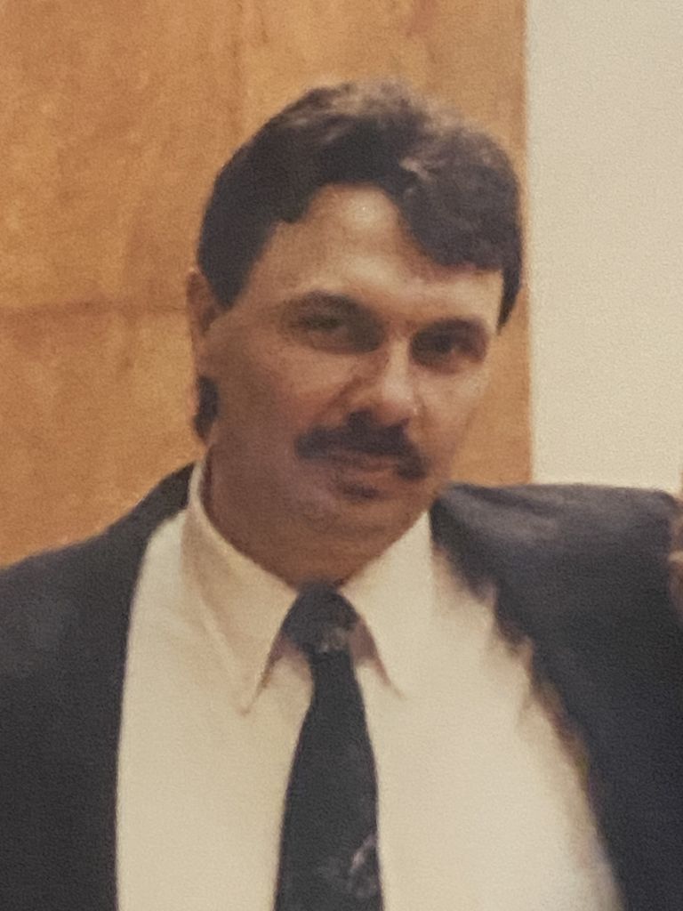 Robert Holyoak Profile Photo