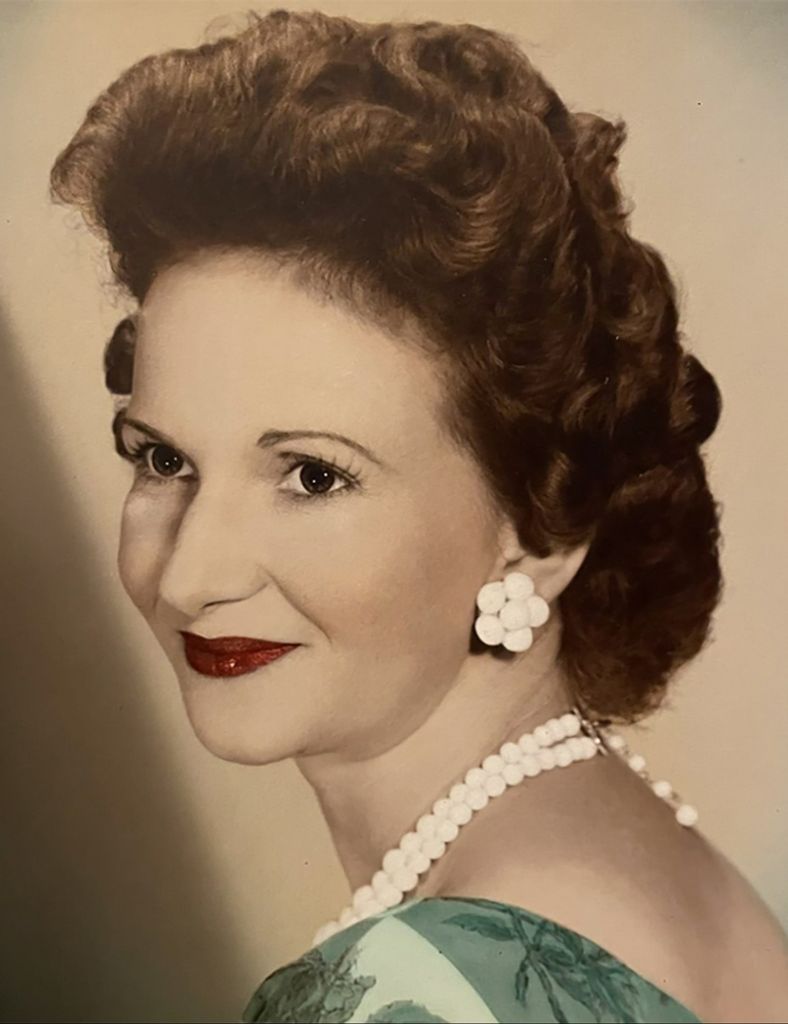 Edna  Lee "Momo" West