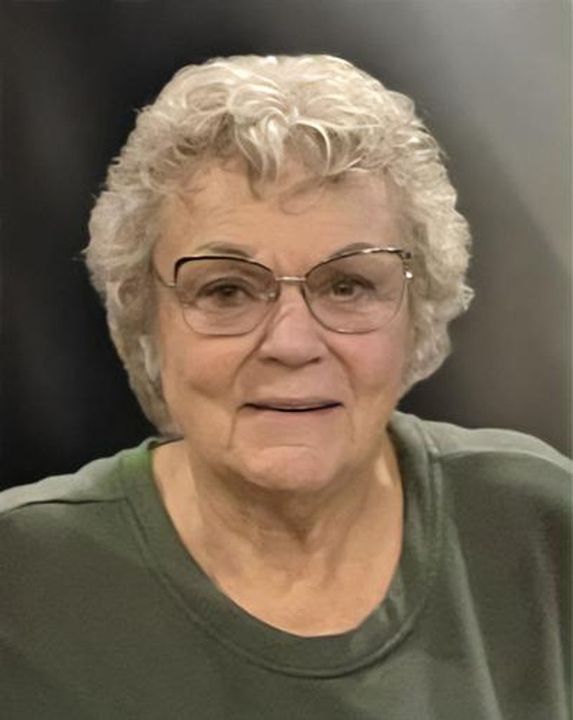 Ramona Lurrene 'Mona' (Bailey) Holcombe Profile Photo