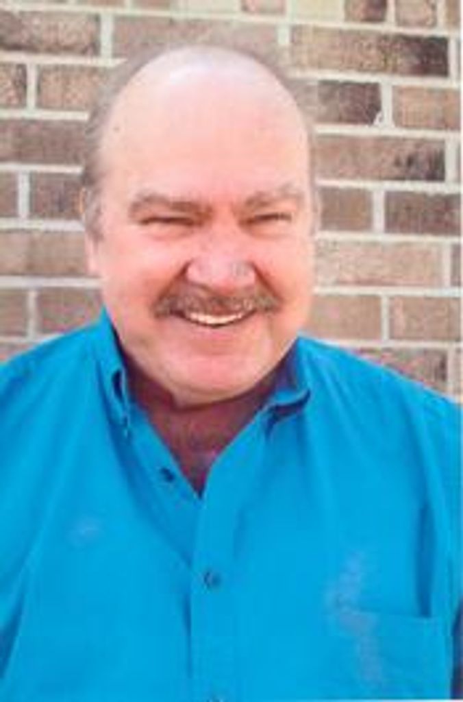 Chec Chapman Profile Photo