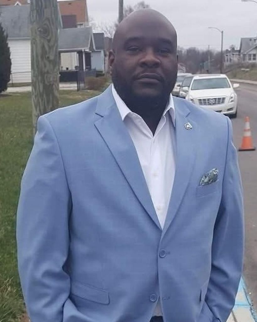 Michael Terell Thomas "Bubba"