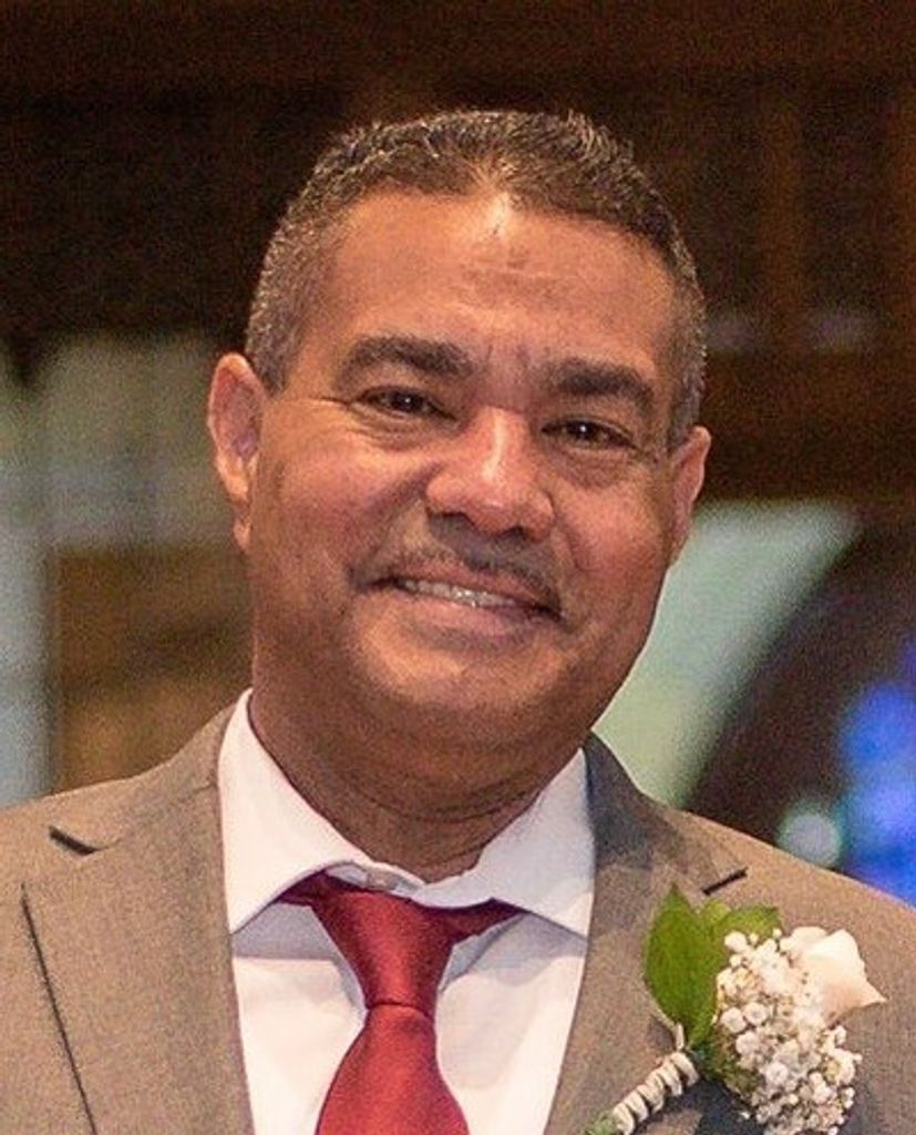 Roberto Santiago, Jr Profile Photo