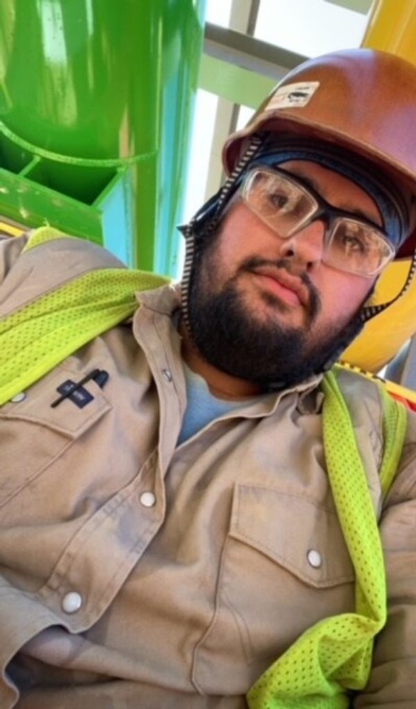 Victor Hernandez Olivas Profile Photo