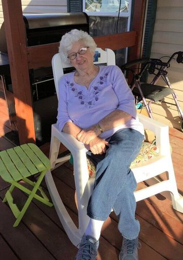 Lori Newcomb photo gallery thumbnail 41 of 130