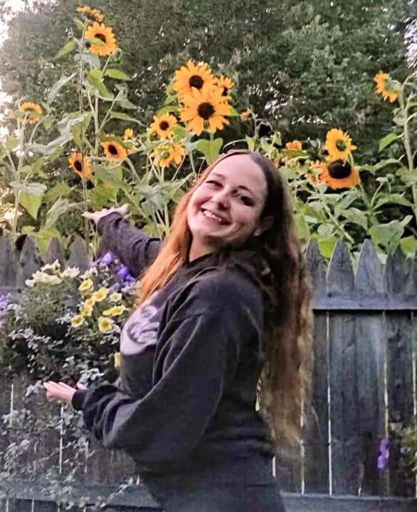 Sarah Marie Davies Profile Photo