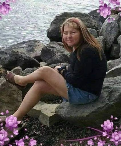 Anna Marie Holt photo gallery thumbnail 1 of 80