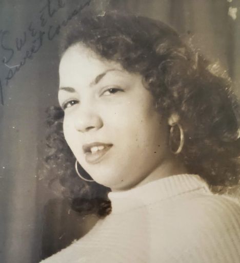 Alyce Hall Gilchrist photo gallery thumbnail 50 of 77